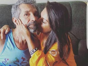 Pai de Paulinha Abelha ainda não sabe da morte da cantora