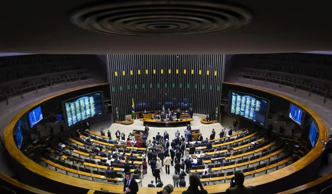 Deputados querem debater legalidade de trisal com Malafaia e advogado