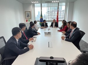 Na China, Paulo se reúne com cônsul e garante ''melhor momento de Alagoas''