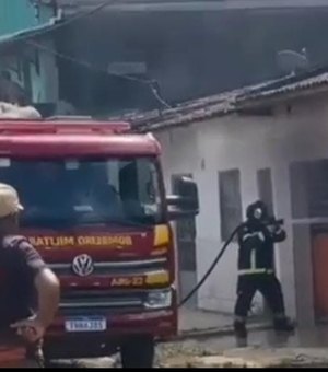 Residência de suspeito de matar a tiros na cabeça o ex-sogro é incendiada em São Miguel dos Campos