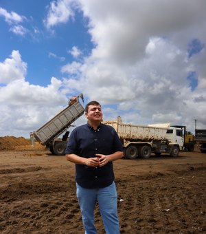 Prefeito Carlos visita início das obras do Novo Mercado de Rio Largo