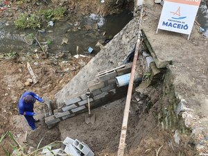 Infraestrutura inicia construção de escadas drenantes na Ladeira da Moenda