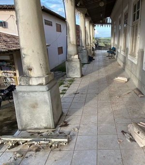 Obra paralisada do Estado vira abrigo de mendigos em Porto Calvo