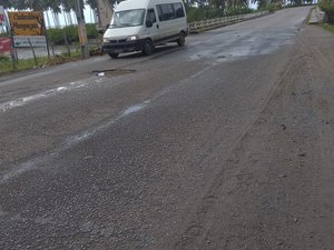 Povoado São Bento sofre com buracos na rodovia AL 101 Norte