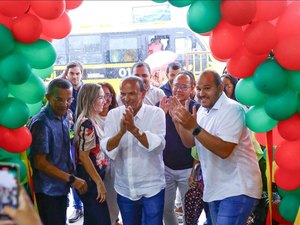 Prefeito inaugura ginásio e prédio da Prefeitura de Matriz de Camaragibe