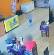 Criança de 2 anos morre atropelada após sair correndo de restaurante no litoral de SP