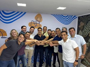 JHC anuncia candidatura ao governo de AL em reunião com vereadores