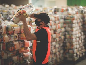 Governo de AL já entregou mais de 336 mil cestas básicas durante período pandêmico