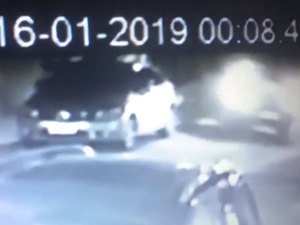 [Vídeo] Homem tem ataque de fúria, atropela a esposa e a filha, diz polícia