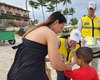 Ronda no Bairro distribui pulseiras de identificação para crianças nas praias do Francês e de Maceió