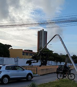 Semáforo quebrado altera trânsito na Ladeira Dr Geraldo Melo, no Farol