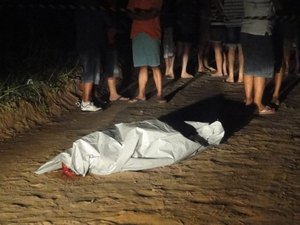 Corpo de professor é encontrado com perfurações de faca e marteladas