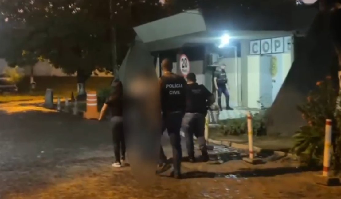 Homem é preso dez anos após esfaquear, atropelar e matar desafeto em briga por vaga de carro