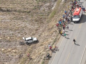 Acidente envolvendo carro e moto deixa duas pessoas feridas na AL-410