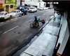 [Vídeo] Mulher reage e não deixa que assaltante roubar bolsa no centro de Arapiraca