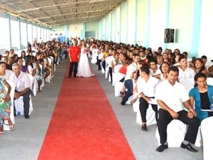 Reeducandos participam de casamento coletivo