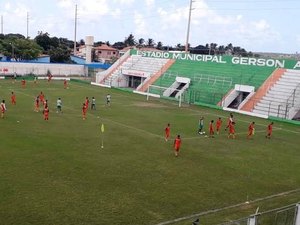 Técnico Joécio Barbosa comandou o apronto para enfrentar o CSA no estádio Rei Pelé