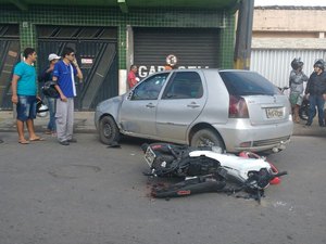 [Vídeo] Caminhão de distribuidora de bebidas “esmaga” moto em Arapiraca