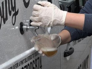 No Reino Unido, pubs se reinventam para sobreviver à pandemia de Covid-19