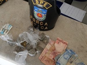 Adolescente é apreendido com drogas escondidas em sacola plástica 