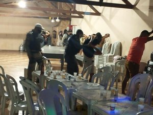 População denuncia e polícia acaba com festa clandestina em Penedo