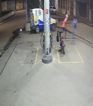 [Vídeo] Frentista é atacada por cliente em posto de combustíveis de Arapiraca