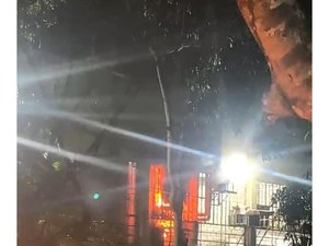 Incêndio atinge laboratório da Ufal e estudantes evacuam prédio em Maceió