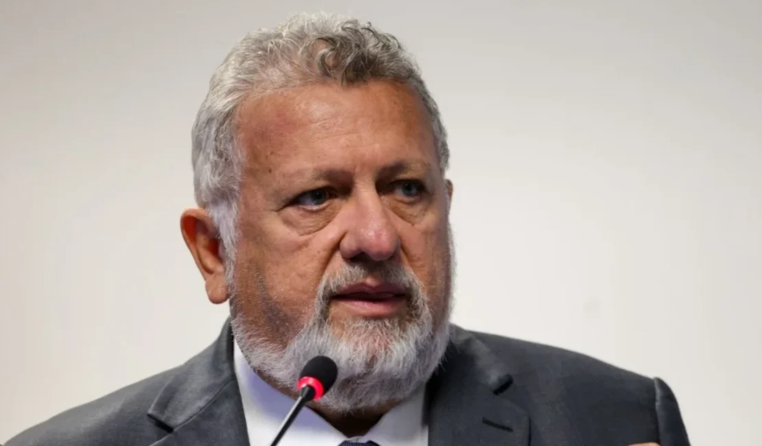 Indicado por Arthur Lira, presidente da Caixa se aproxima de JHC e Renan Calheiros