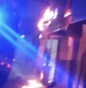 [Vídeo] Incêndio em poste deixa parte do Centro de Arapiraca sem energia