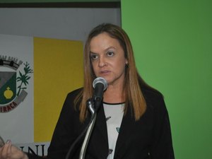 Aurélia Fernandes comunica oficialmente rompimento com grupo da prefeita Célia