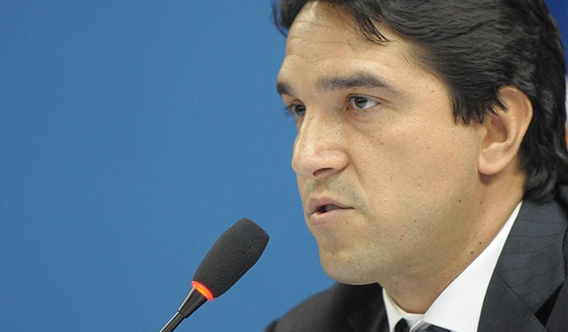 Ex-vice da Caixa diz que dez empresas lhe deram propina