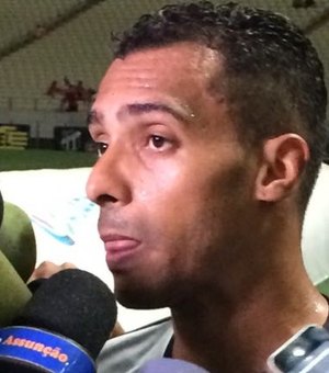 Atacante Elton, do Ceará, registra B.O por crime de racismo contra zagueiro do Inter