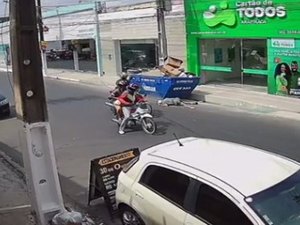 Idoso é atropelado por motociclista enquanto tenta atravessar a rua em Arapiraca