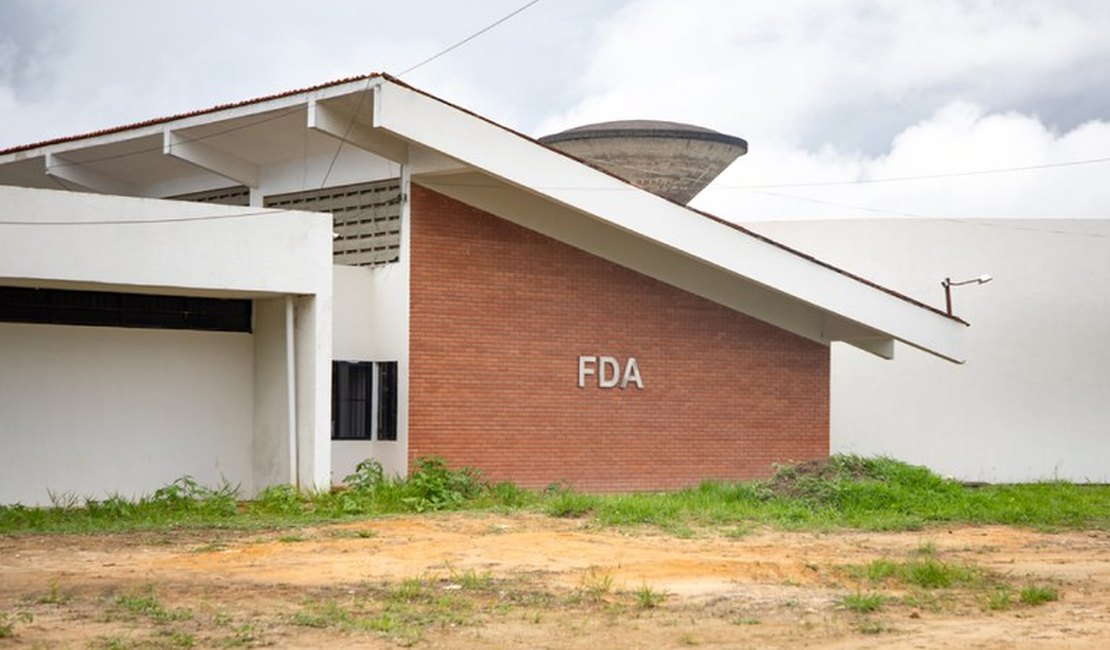 Caso de meningite bacteriana em aluna leva Ufal a suspender aulas presenciais