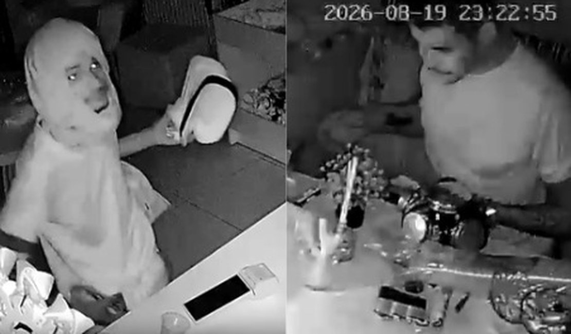 [Vídeo] Loja é invadida pelo telhado e tem prejuízo de R$ 2 mil em Arapiraca