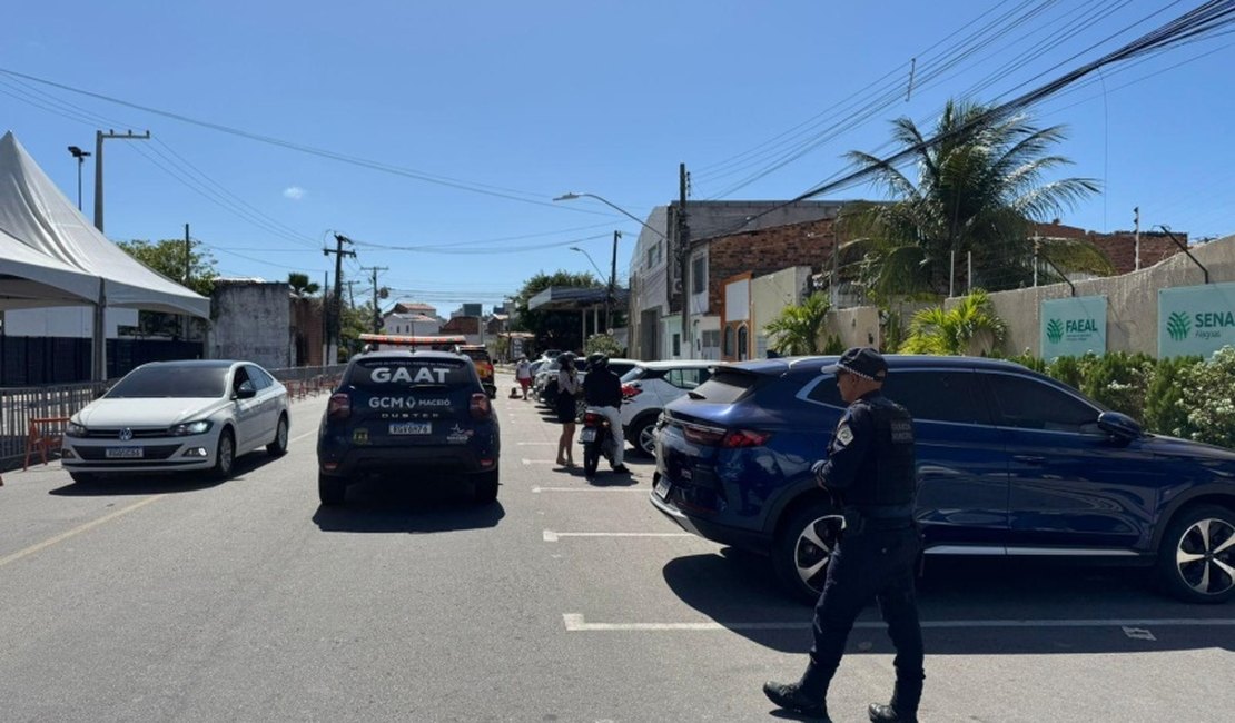 Operação recolhe materiais usados por flanelinhas em cobrança irregular de estacionamento