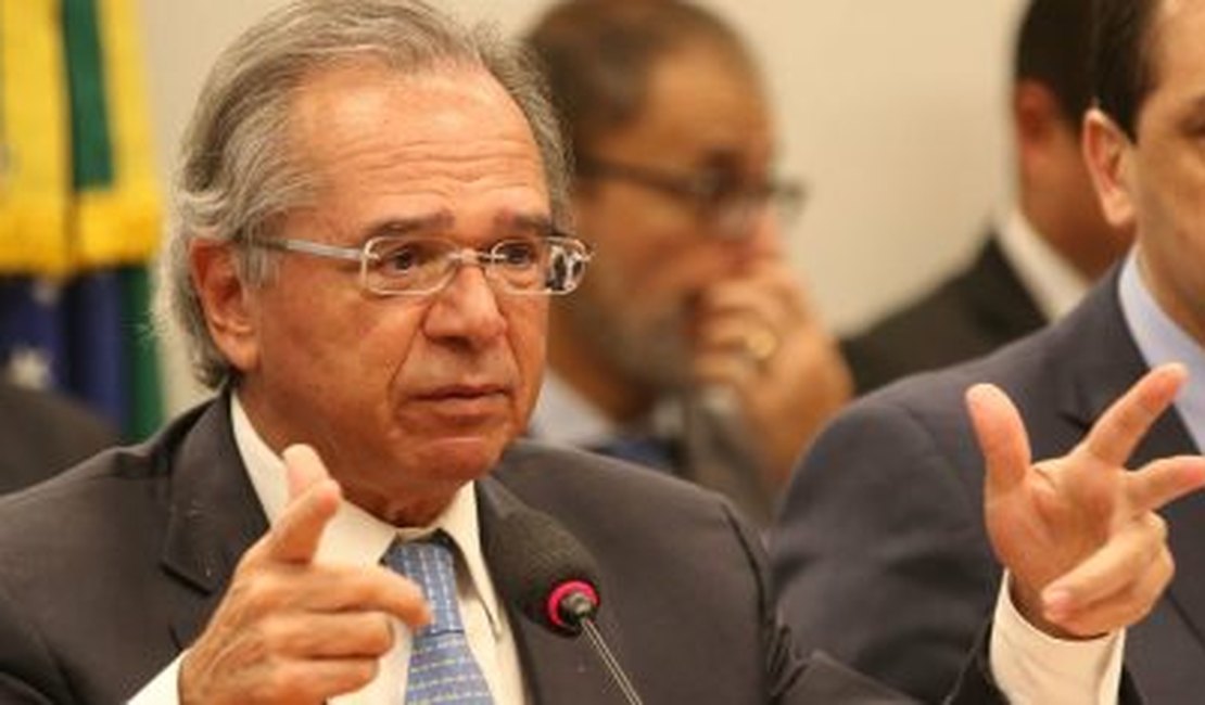 Sem crédito suplementar, pagamento do Bolsa Família para em setembro, diz Guedes