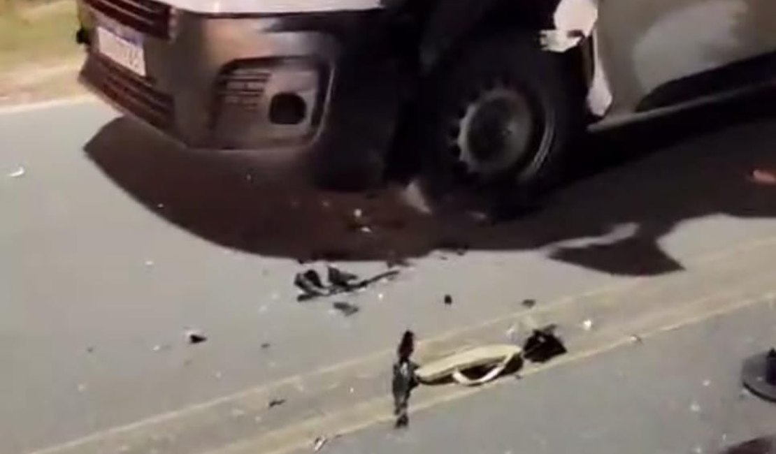 Colisão entre veículos deixa jovem ferido em Porto de Pedras