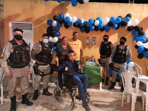 Criança portadora de paralisia cerebral comemora aniversário com presença de policiais militares em Mar Vermelho