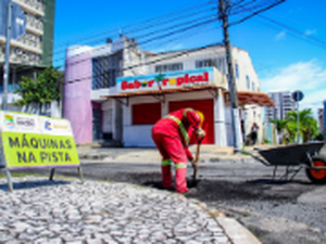 Prefeitura inicia recapeamento em ruas da Jatiúca