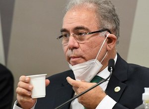 Ministério da Saúde diz que hidroxicloroquina é segura, mas vacinas não; nota técnica contraria OMS e cientistas
