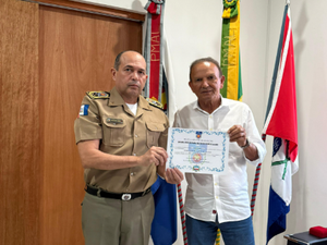 Ex-deputado Cícero Cavalcante recebe honrarias da Polícia Militar de Alagoas