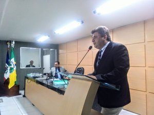 Câmara Municipal de Arapiraca recebe alunos da Unirb