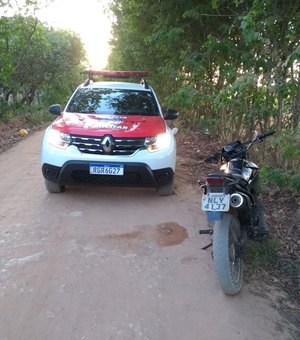 Motocicleta furtada é abandonada na zona rural de Arapiraca