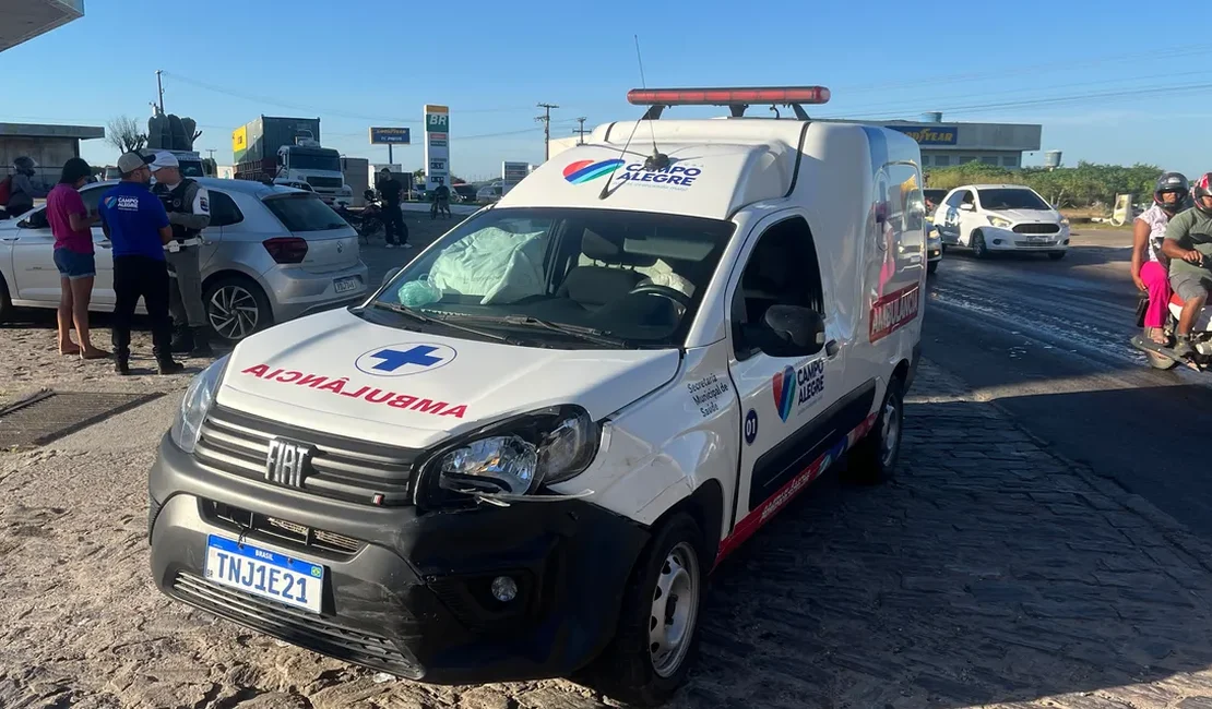 Ambulância de Campo Alegre sofre colisão a caminho de hospital em Arapiraca