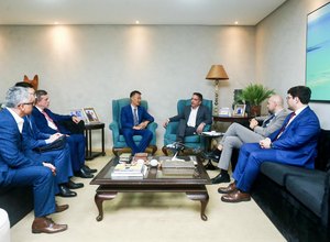Paulo Dantas recebe ministro da China no Palácio República dos Palmares