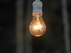 Conta de luz terá bandeira amarela e tarifa extra em maio