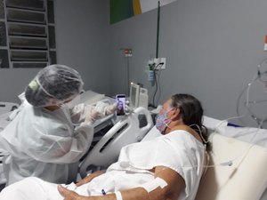 Emoção e tecnologia: pacientes do Hospital de Campanha de Arapiraca interagem com familiares
