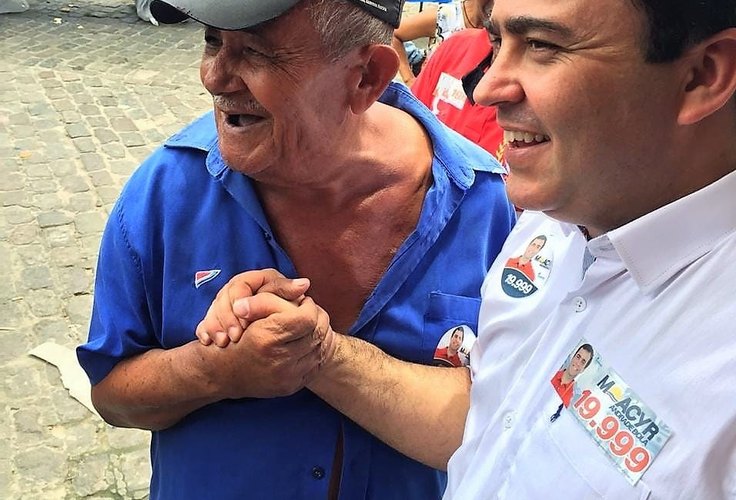 Filho do ex-governador Moacir Andrade reforça campanha em Penedo