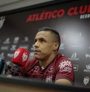 CSA anuncia a contratação do lateral Arnaldo